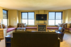 Deluxe condo in newly remodeled Grand Summit Hotel